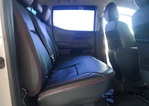 2018 Toyota Tacoma Double Cab z USA, uszkodzony, nr VIN 5TFAX5GN3JX120673